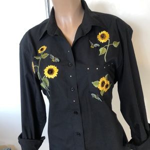 cute Get Lucky sunflowers & bees women’s M shirt